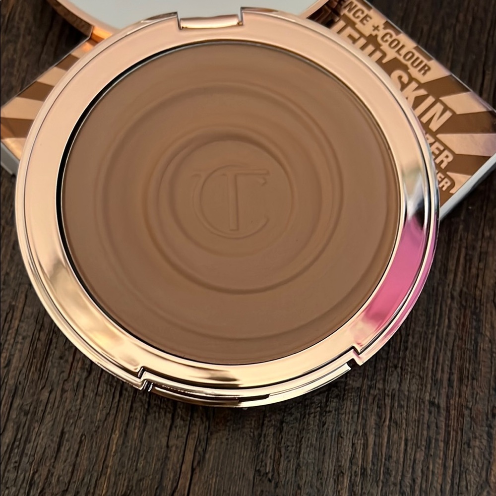 Charlotte Tilbury Sun-Kissed Glow Bronzer - Picture 3 of 6